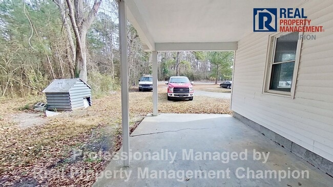 Building Photo - Recently Updated 3 BD/2 BA Home w/Open Floorplan and Attached Carport
