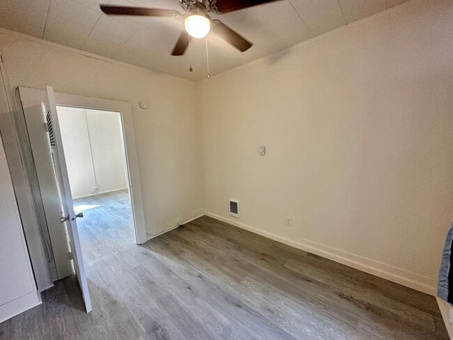 Building Photo - PRELEASING: Available September 2026! 3 bdrm/1 bath House!