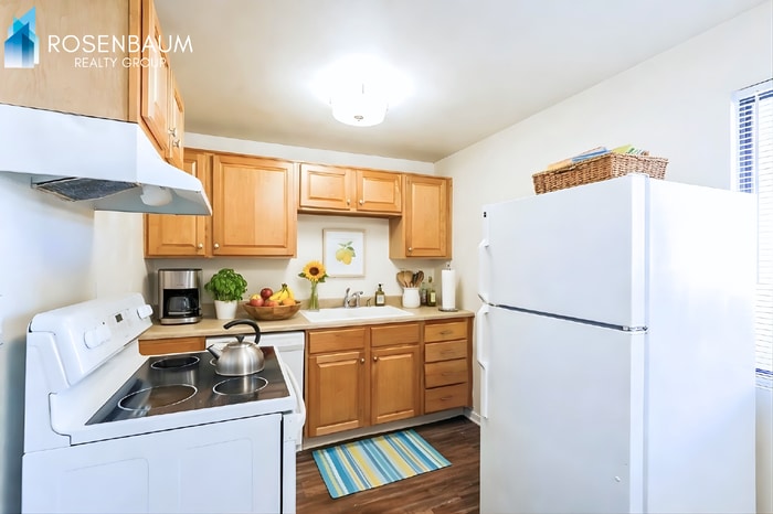 Building Photo - 455 W Kelso St