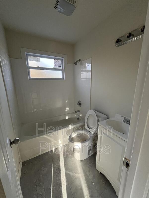 Building Photo - 2715 Dundeen St