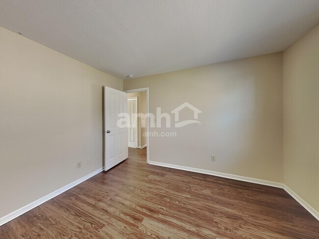 Building Photo - 10534 Aspen Dr