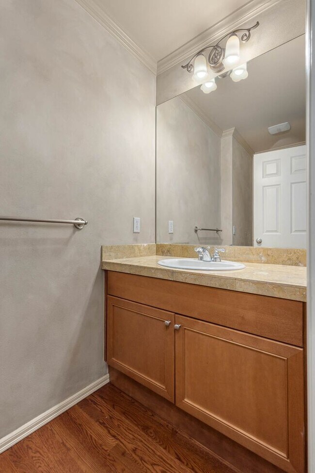 Building Photo - Elegant Redmond Retreat | 4 Bed + 2 Offices | Prime Cul-de-Sac Location