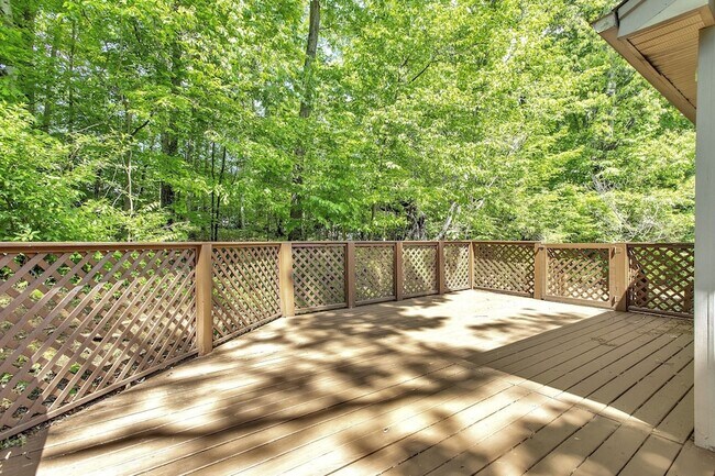 Building Photo - 816 Beazer Ln