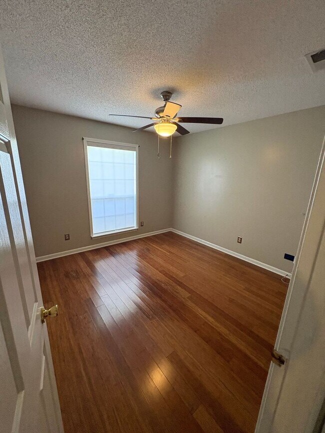 Building Photo - Spacious and well-maintained home located in the heart of Arlington!