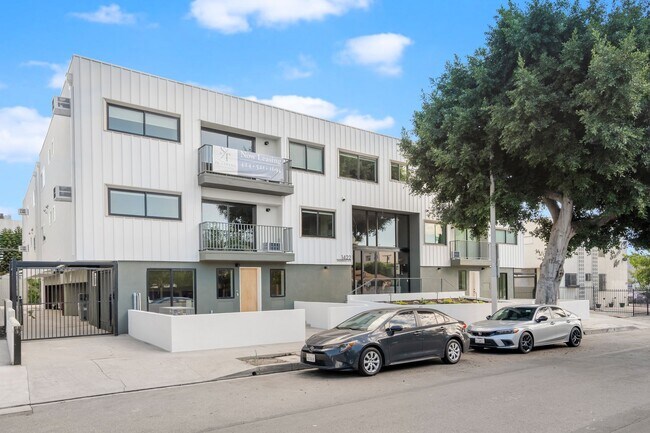 Building Photo - 1422 Tamarind Ave