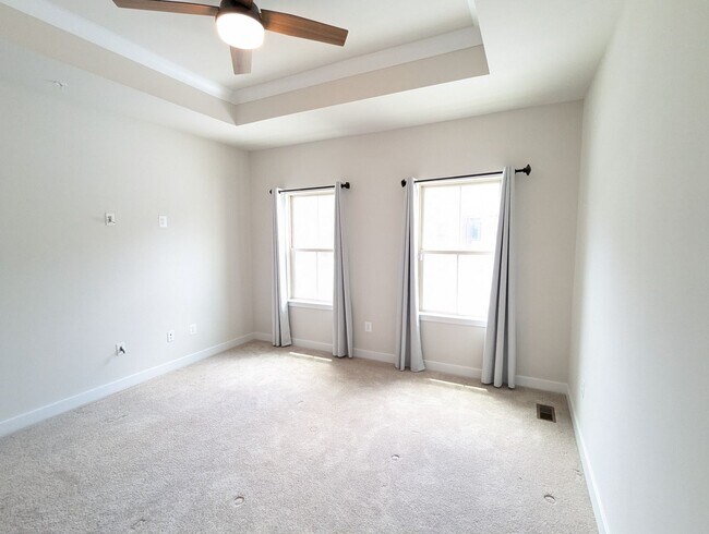 Building Photo - Stunning villa in the Harrison Terrace com...