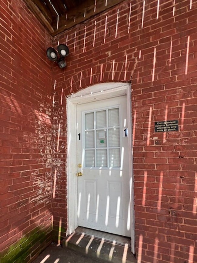 Building Photo - AKS390