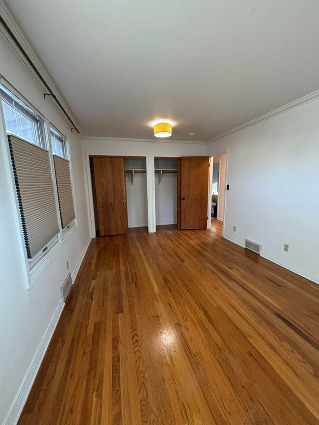 Building Photo - 3 BED | 1.5 BATH | SPACIOUS HOME | CENTRAL