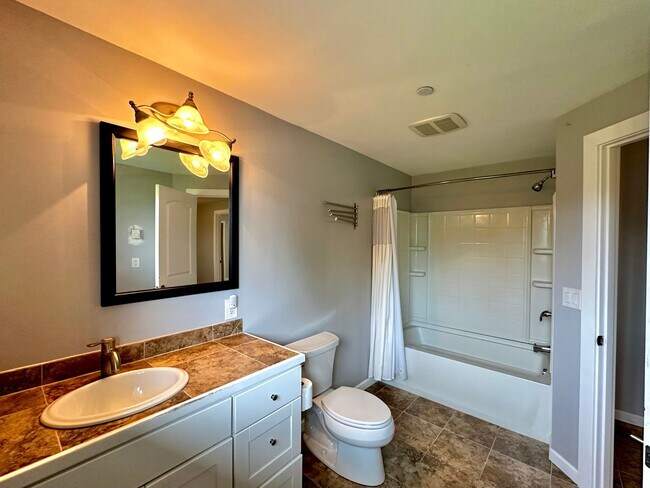 Building Photo - Rare Kent Gem, 3 BR | 3 BA | 2 DEN | 0.41 ...