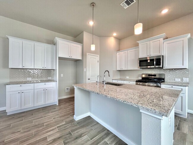 Building Photo - Charming 3-Bed, 2-Bath Home with Modern Up...