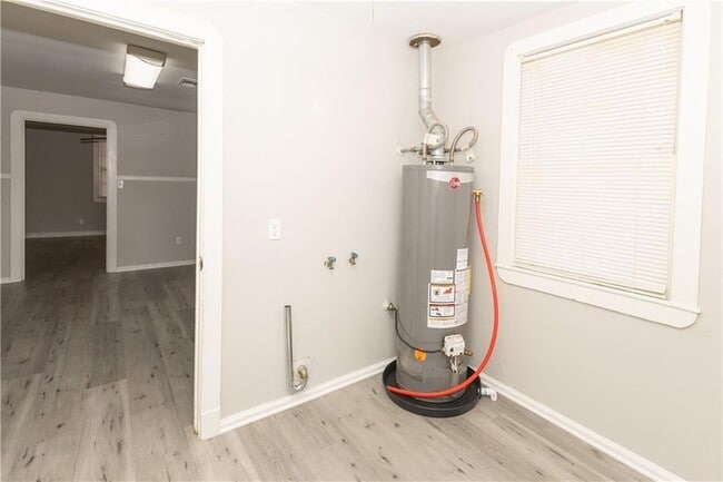 Building Photo - 558 Sunset Dr