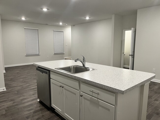 Building Photo - Camden Townhouse