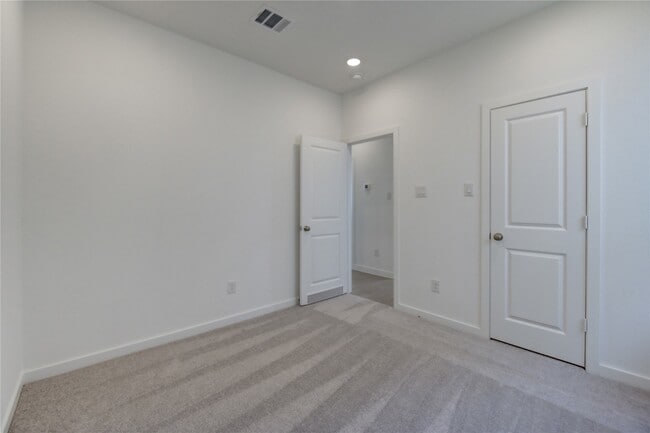 Building Photo - 1047 Blue Stone Dr