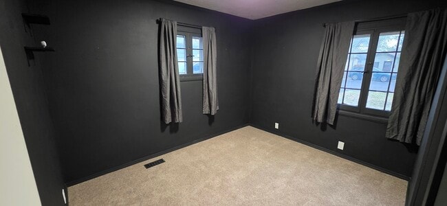 Building Photo - 221 Elm St