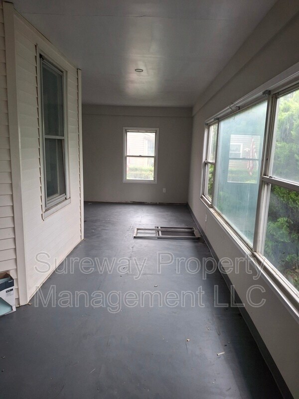 Building Photo - 37 W Cedar Ave