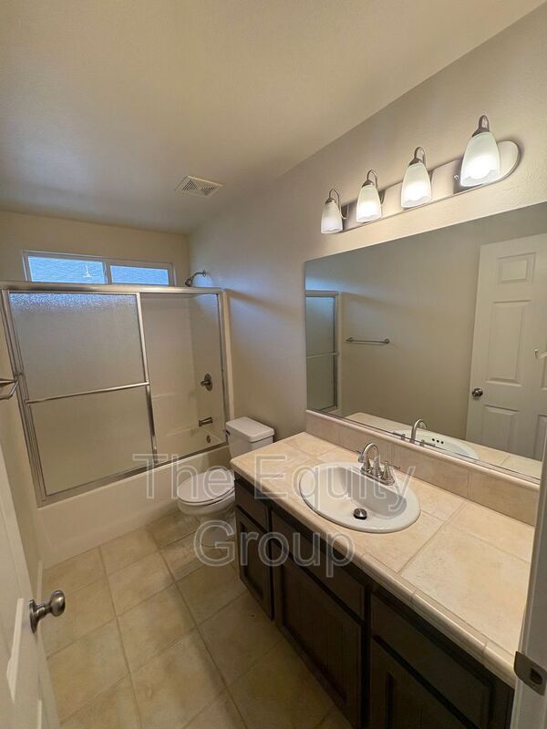 Building Photo - 1155 Meadow Ave