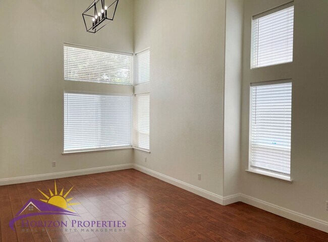 Building Photo - Spacious 5 Bed 3 Bath 2,136 Sq. Ft. Sheldon Pacific Home in Elk Grove