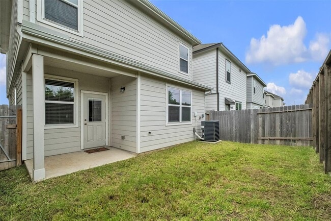 Building Photo - Beautifully maintained 2-story home in the desirable Camillo Lakes community, offering 3 bedrooms...