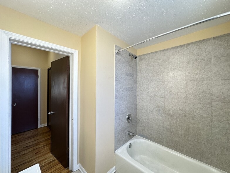 Building Photo - 4035 W Gladys Ave