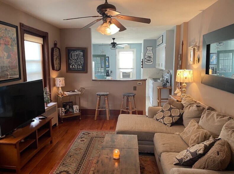Living Room2 - 320 Gay St