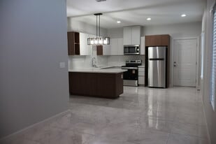 Building Photo - 1005 Hidden Hills St