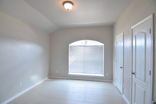 Building Photo - 3501 Salt Fork Dr