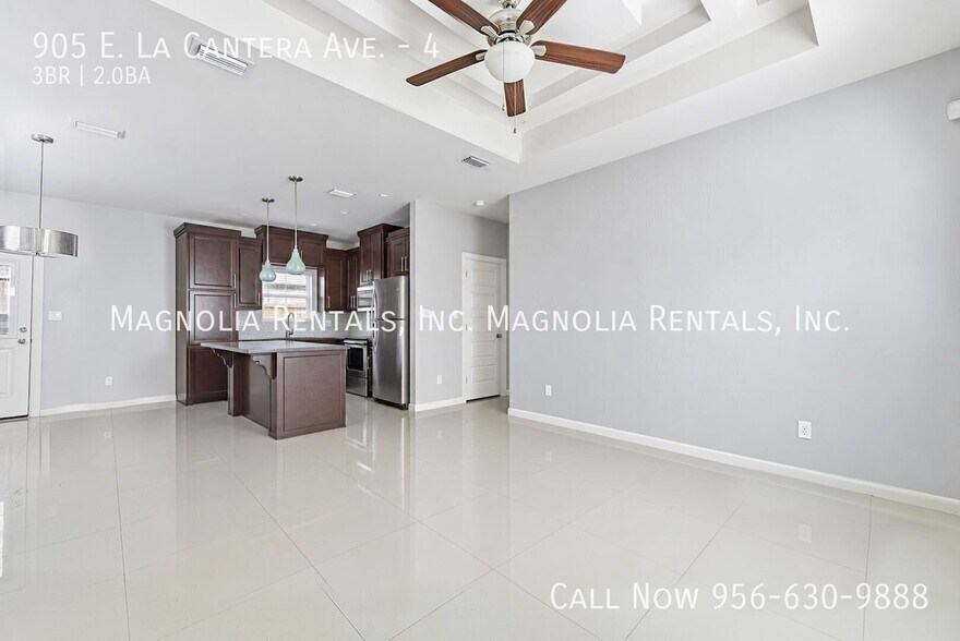 Building Photo - 905 E la Cantera Ave