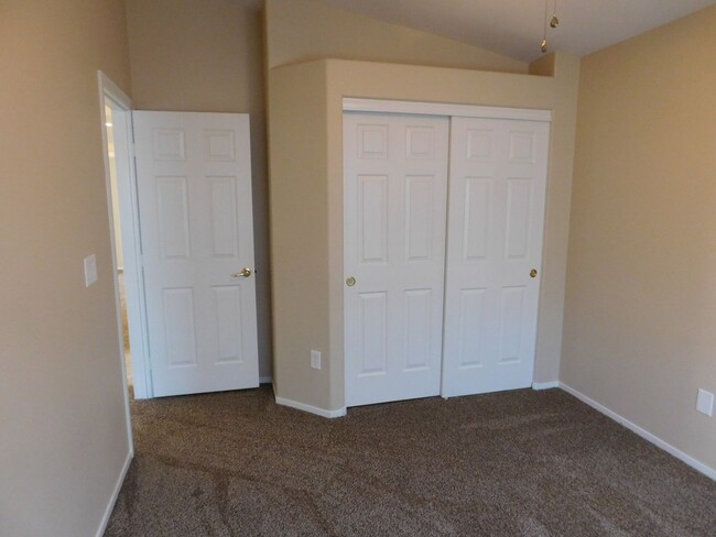 Building Photo - UPGRADED HOME WITH 3 LARGE BEDROOMS*CLOSE ...