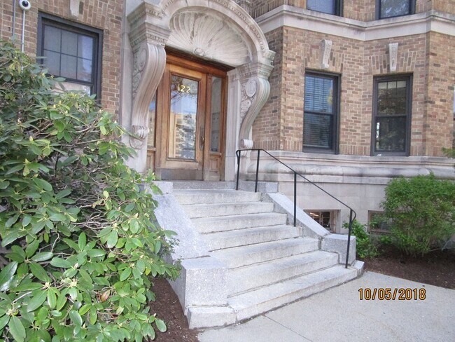 Building Photo - 120 Riverway St