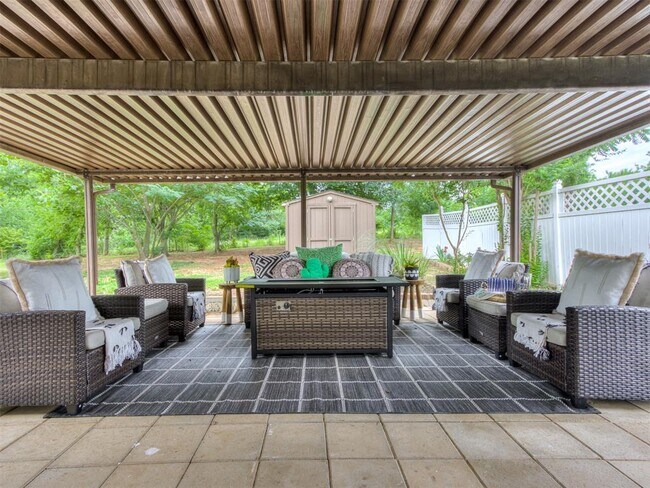 Building Photo - 2140 SE 44th St