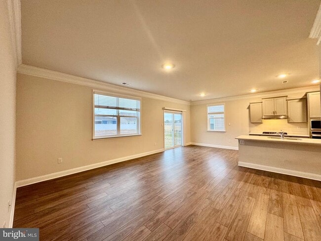 Building Photo - 33016 Blue Iris Rd