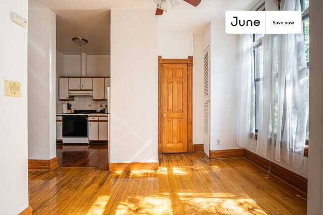 Building Photo - 3134 N Southport Ave