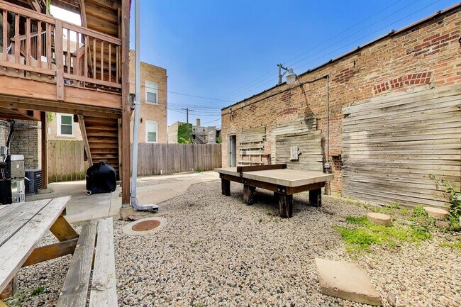 Building Photo - 3336 W Evergreen Ave