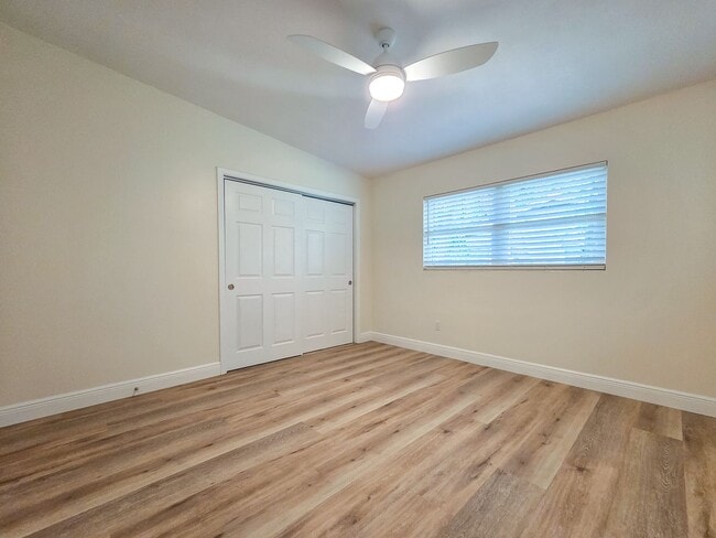 Building Photo - Beautifully Renovated 3/2 in Madison Park