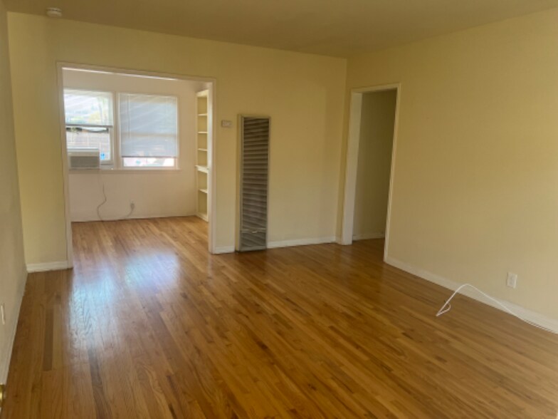 Building Photo - 645 S Marengo Ave