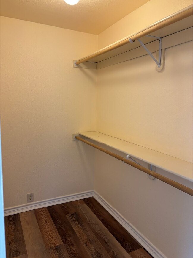 Building Photo - 3/2 Near Downtown Sherman!