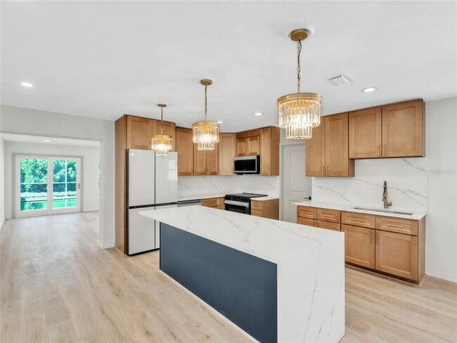 Building Photo - 4870 Venetian Blvd NE