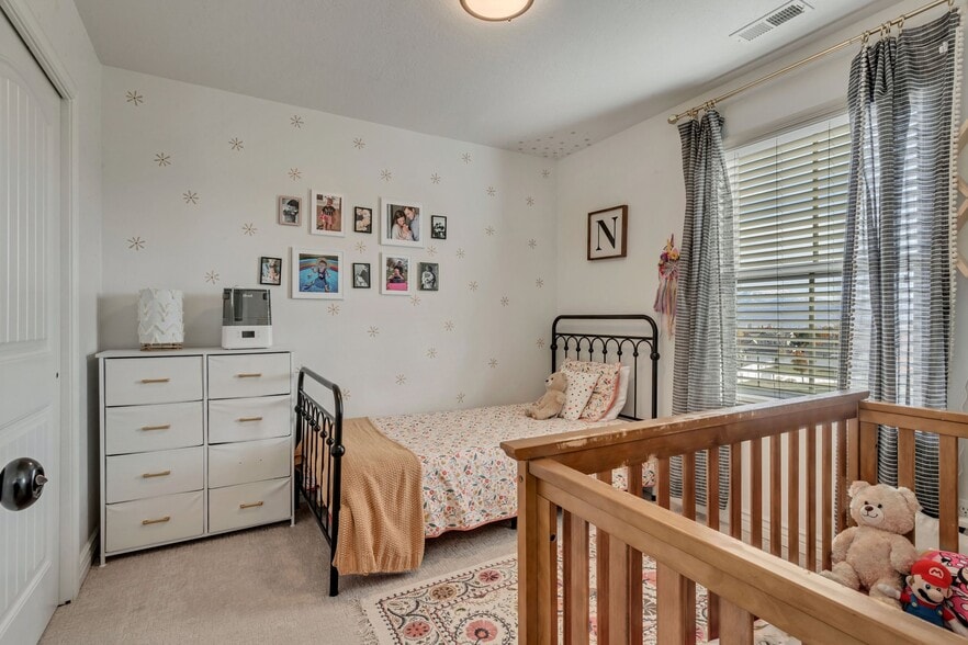 Building Photo - 4253 W Clarks Hill Dr