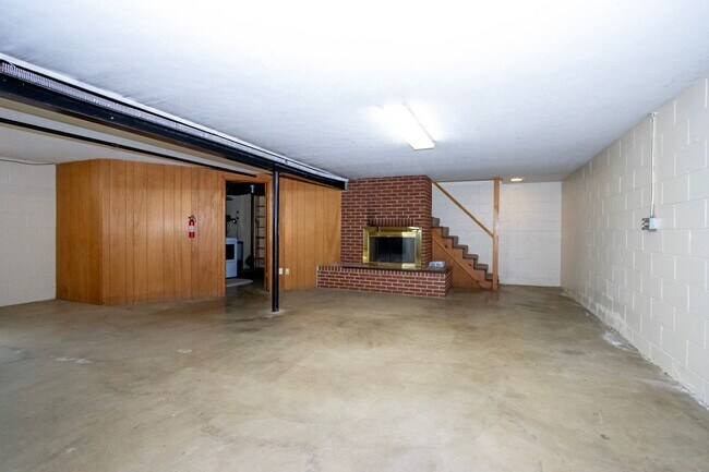 Building Photo - Charming Ranch Home