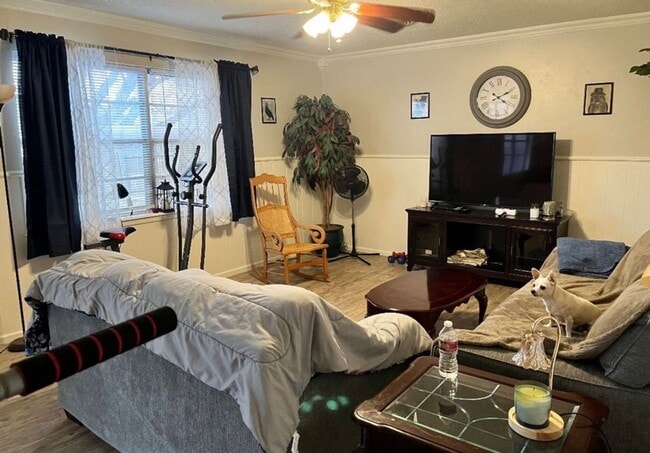 Building Photo - 3 Bedroom Available April 1st