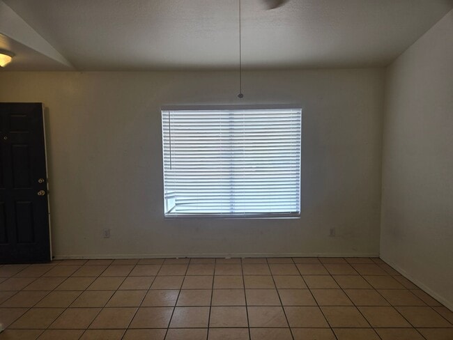 Building Photo - Coming Soon! A cozy 3 bed, 2 bath, located in El Mirage (Available 05/15/26)
