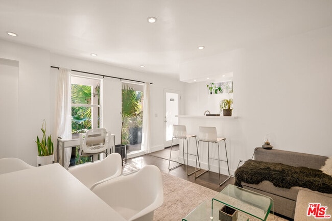 Building Photo - 2388 Kimridge Rd