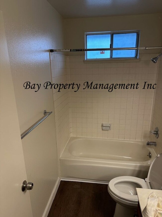 Building Photo - Updated 3-Bedroom Home with Large Backyard – Pets Welcome!