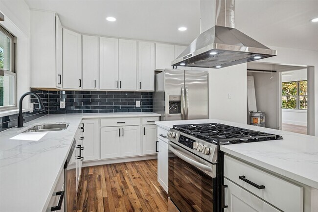 Building Photo - 9946 Kilarney Dr