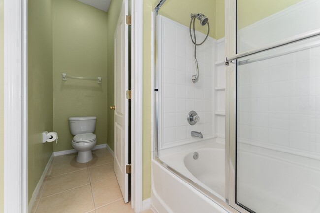 Building Photo - Nice 2/2 Condo w/Garage in Villas of East ...