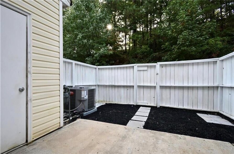 Building Photo - 233 Buckland Dr