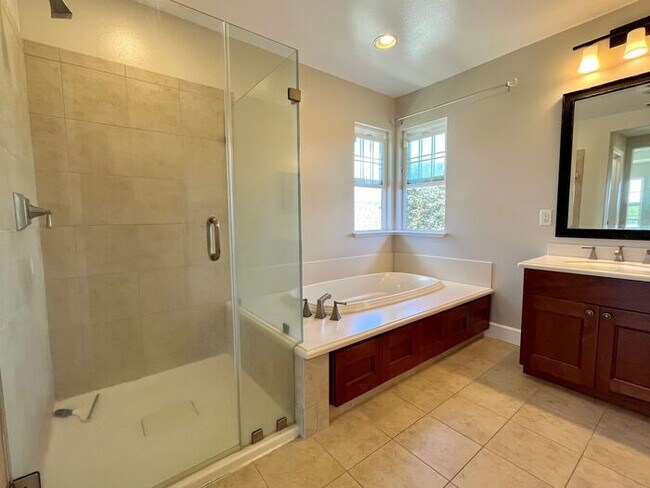 Building Photo - Hoakalei: 4 Bed, 3 Bath House Fronting Gol...