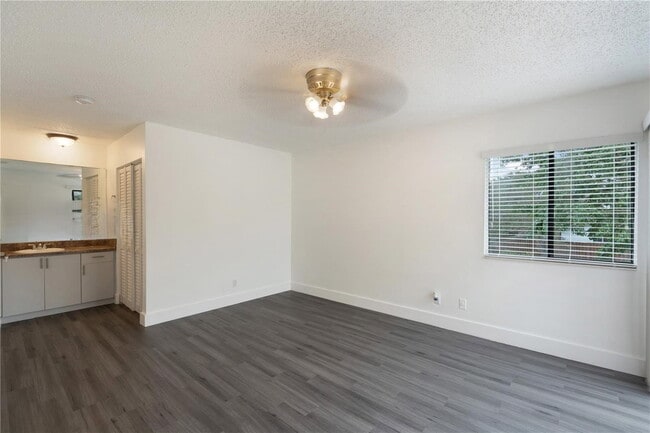 Building Photo - 9587 SW 148th Ave Cir E