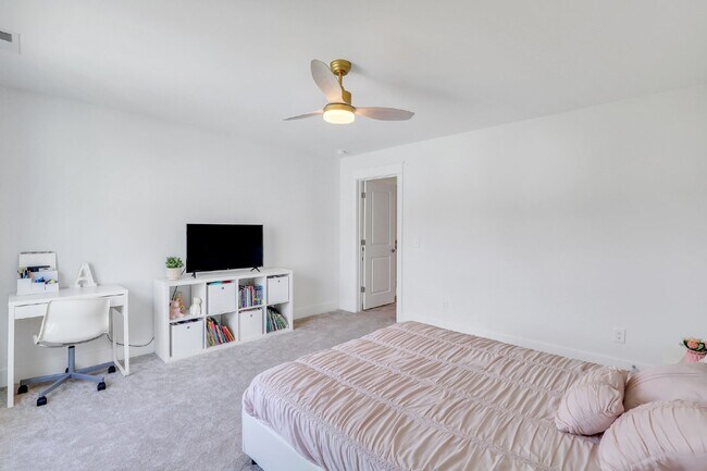 Building Photo - "Lagoon view in Lawton Station - Spacious ...