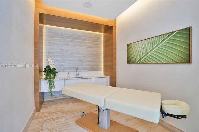 Building Photo - 16385 Biscayne Blvd